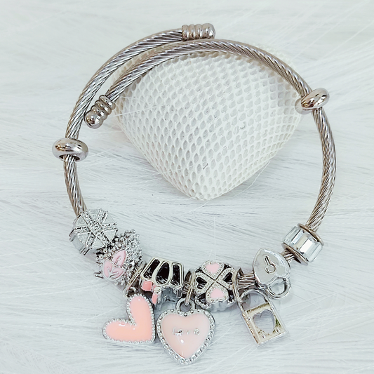 Pulsera encanto, con charms rosados personalizables