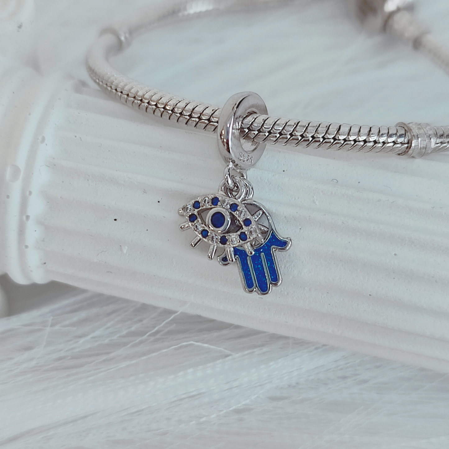 Charm Hamsa con Ojo y Mano Protectora