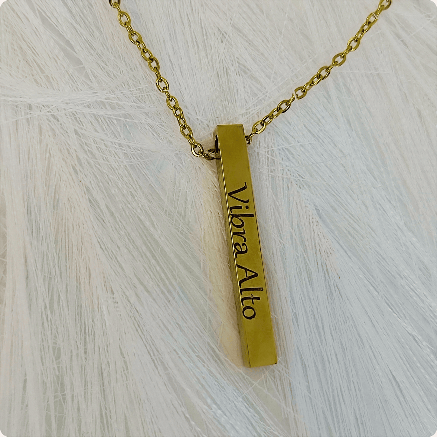 Collar con Colgante de Barra Personalizado – Elegancia Minimalista y Personalización Única