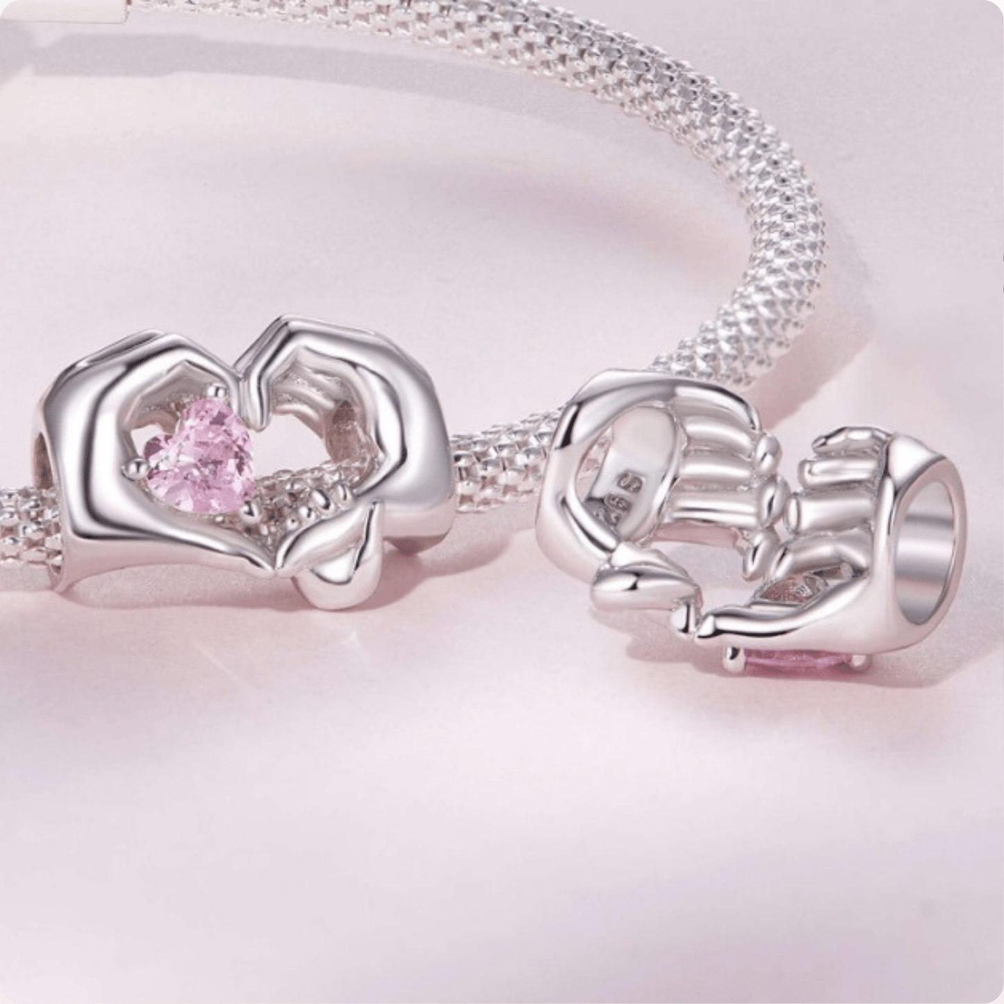 Charm Encanto de Mamá Plata 925 con Piedra Rosa – Un Vínculo Eterno de Amor